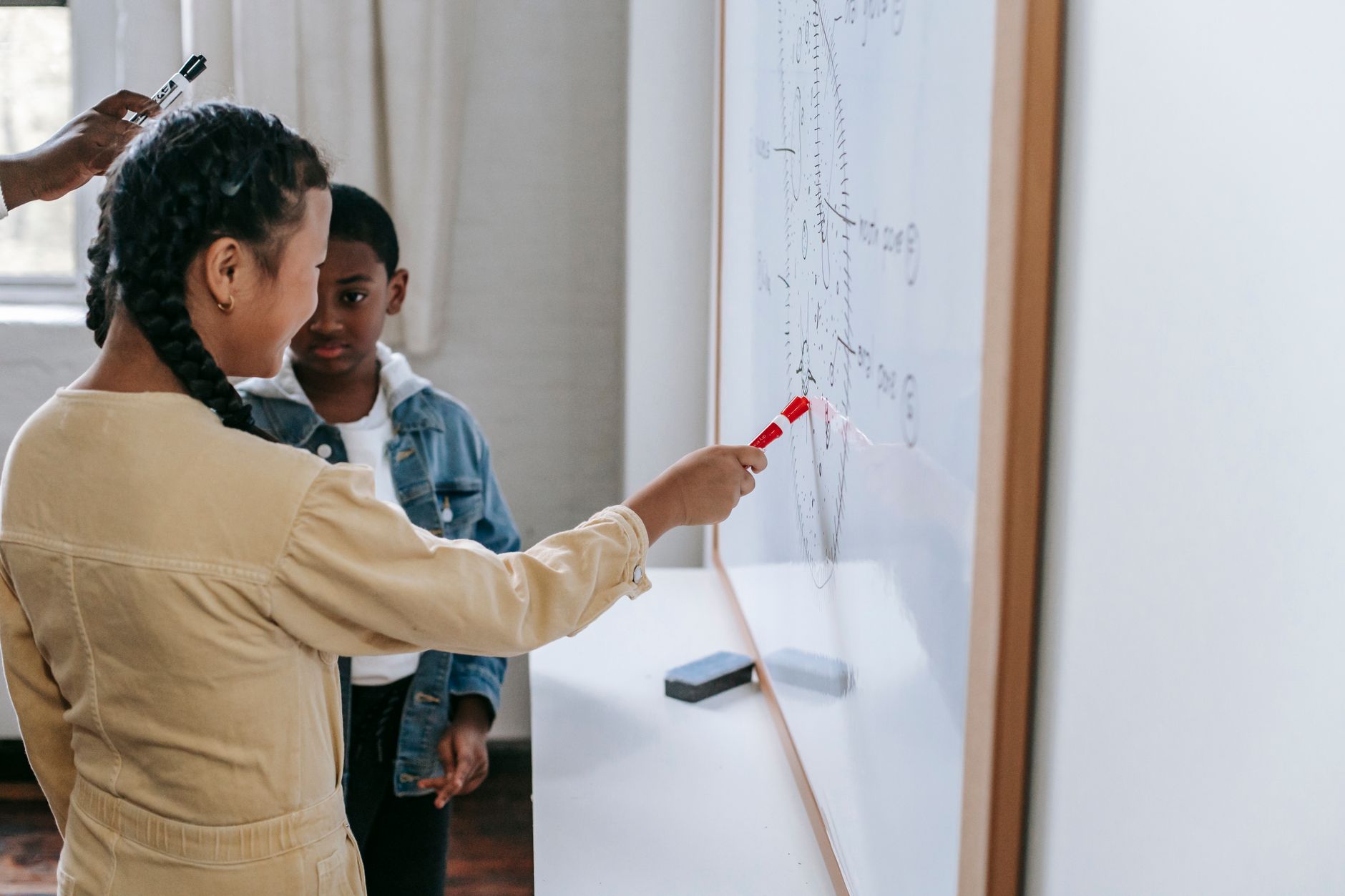 D4RT: Teaching AI to see the world in four dimensions