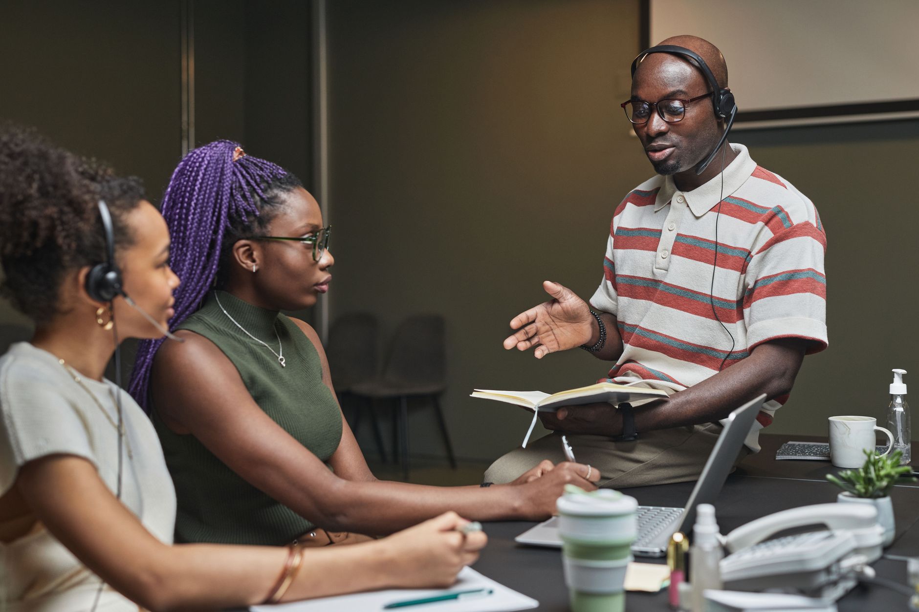 Better answers, broader thinking: What students gain from ChatGPT and critical-thinking training