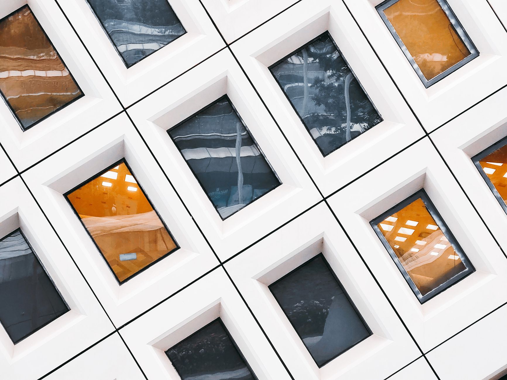 Amazon EC2 enables AMI creation with local snapshots from instances on Outposts
