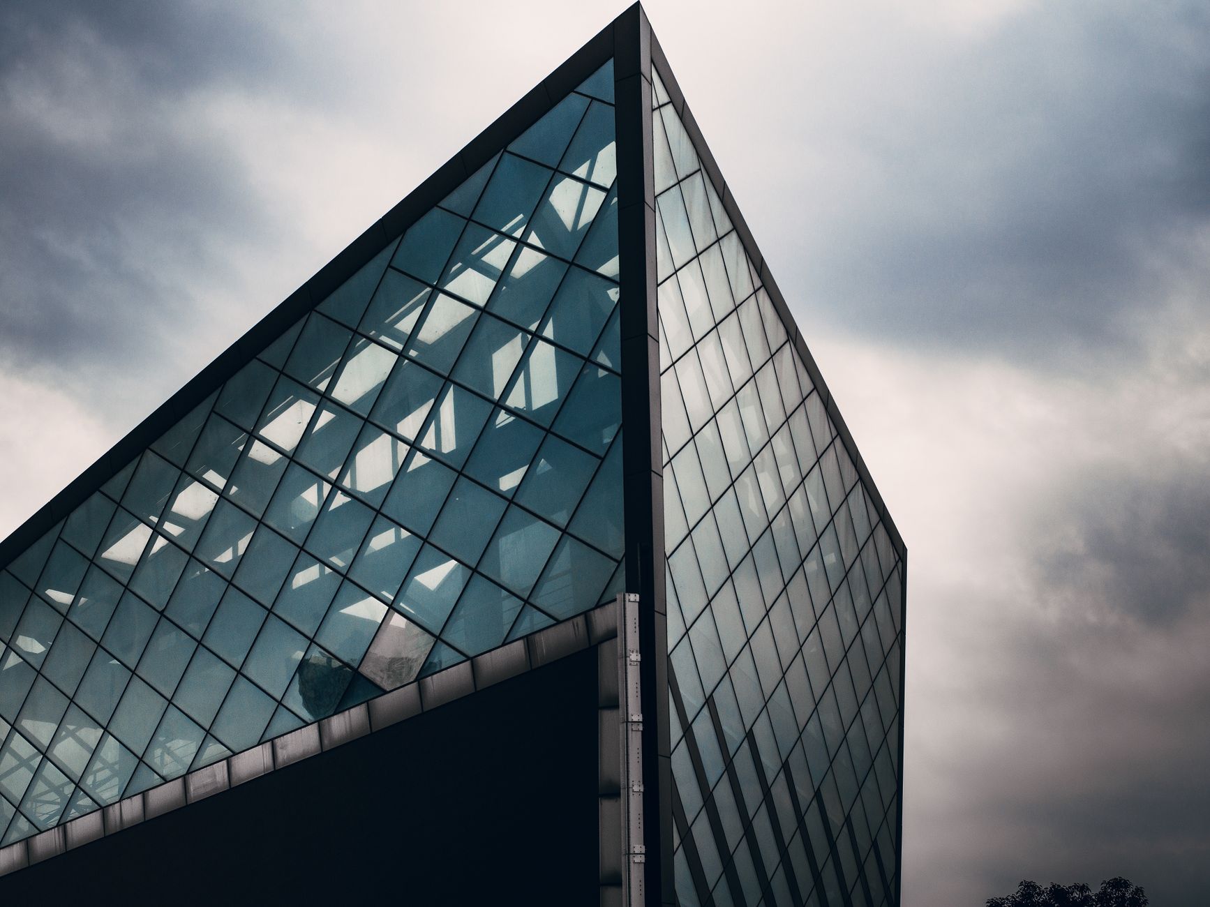 🧠 Community Wisdom: Building without clear PM requirements, selling a product before building it, pricing fast-moving B2B SaaS, a year of job hunting, and more