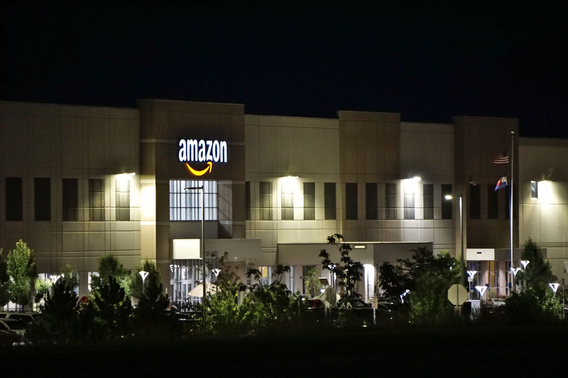 Amazon EC2 P6-B300 instances are now available in additional AWS Regions