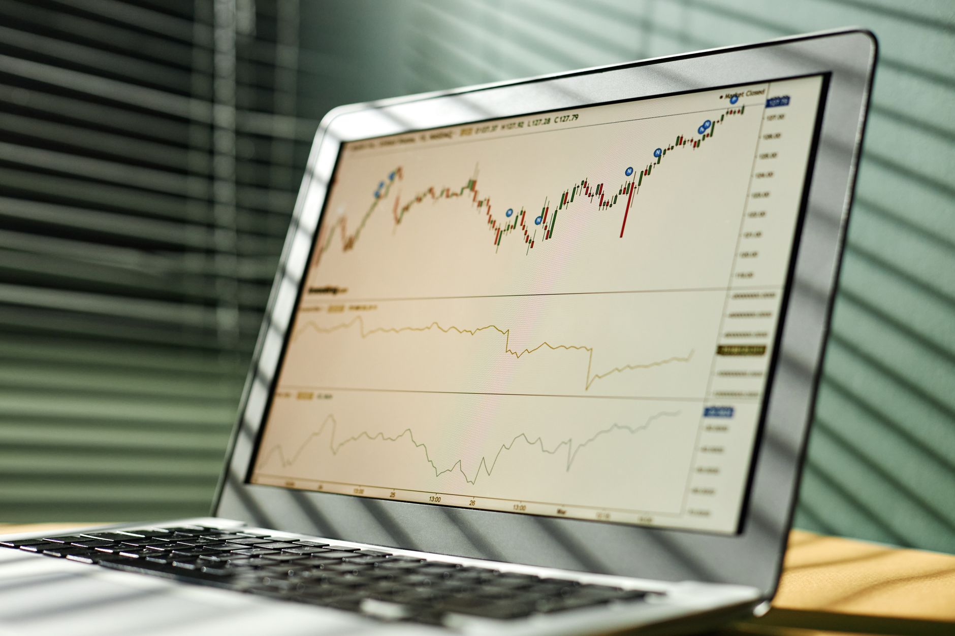Agentic analytics with the Data Agent Kit