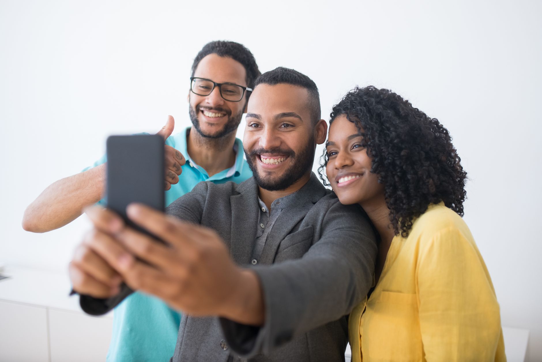 Featured's users make 100K media pitches per month on Vercel