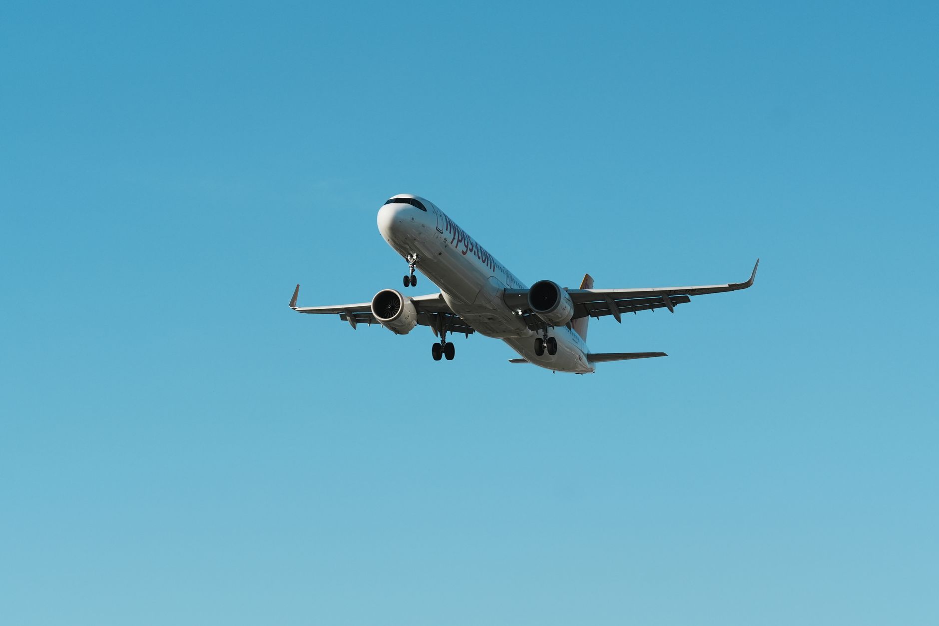 What We Missed: Delta Flight Disrupted With Wi-Fi Hack