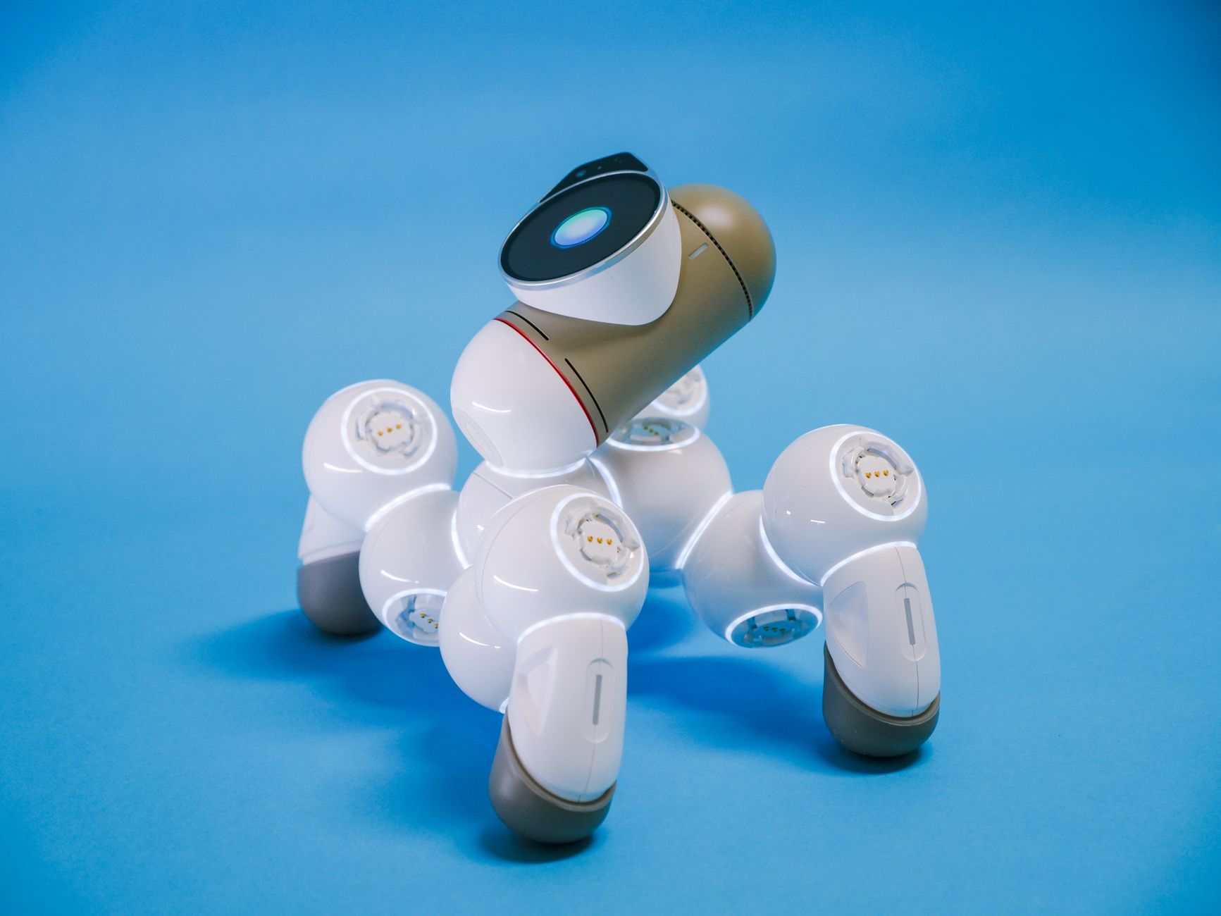 Two Unitree G1 EDU Humanoid Robot Flaws Enable Root RCE, One Starts Over Bluetooth