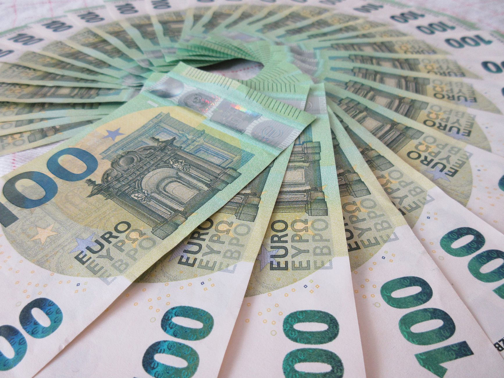 Global Venture Funding Jumps 122% In August As Streak Of Billion-Dollar Deals Continues