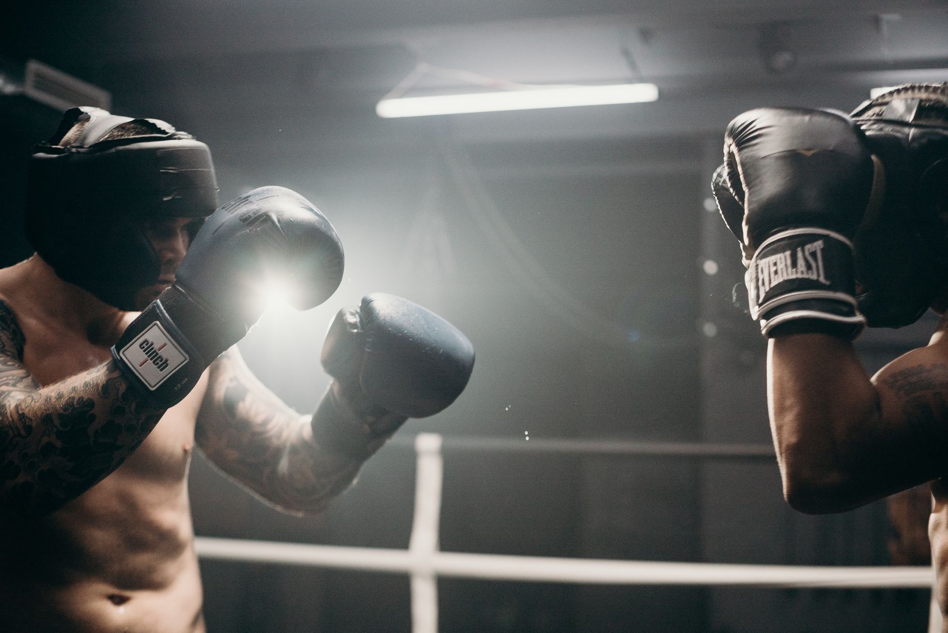 What Are Flashlight Gloves And Who Are They Made For?