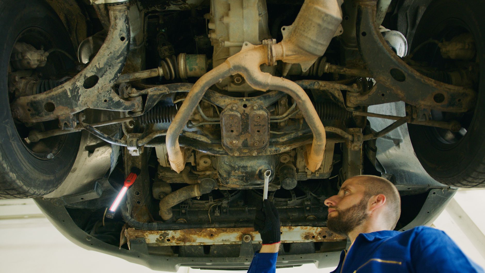 What Makes Gear Oil Smell So Different From Motor Oil?