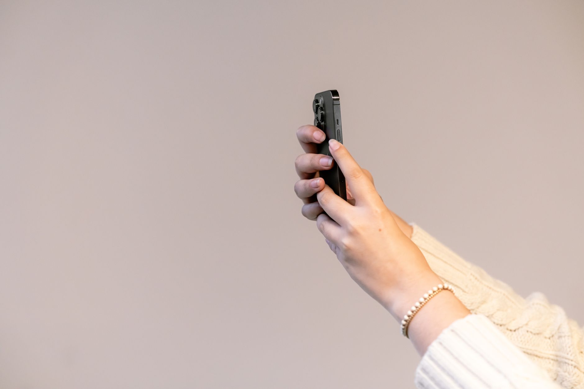 Galaxy S26 FE breaks cover in new case leak