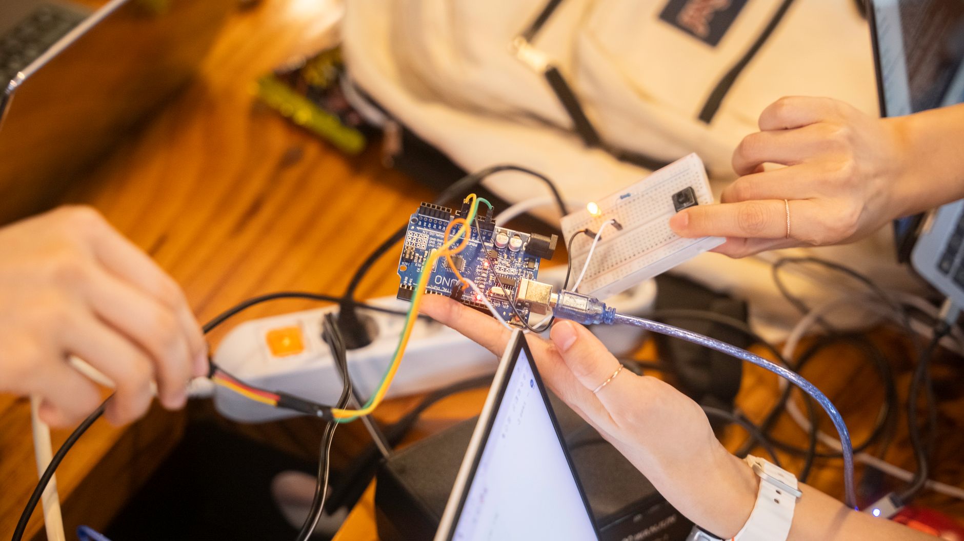 ESP32 + Python: From Microcontroller to IoT
