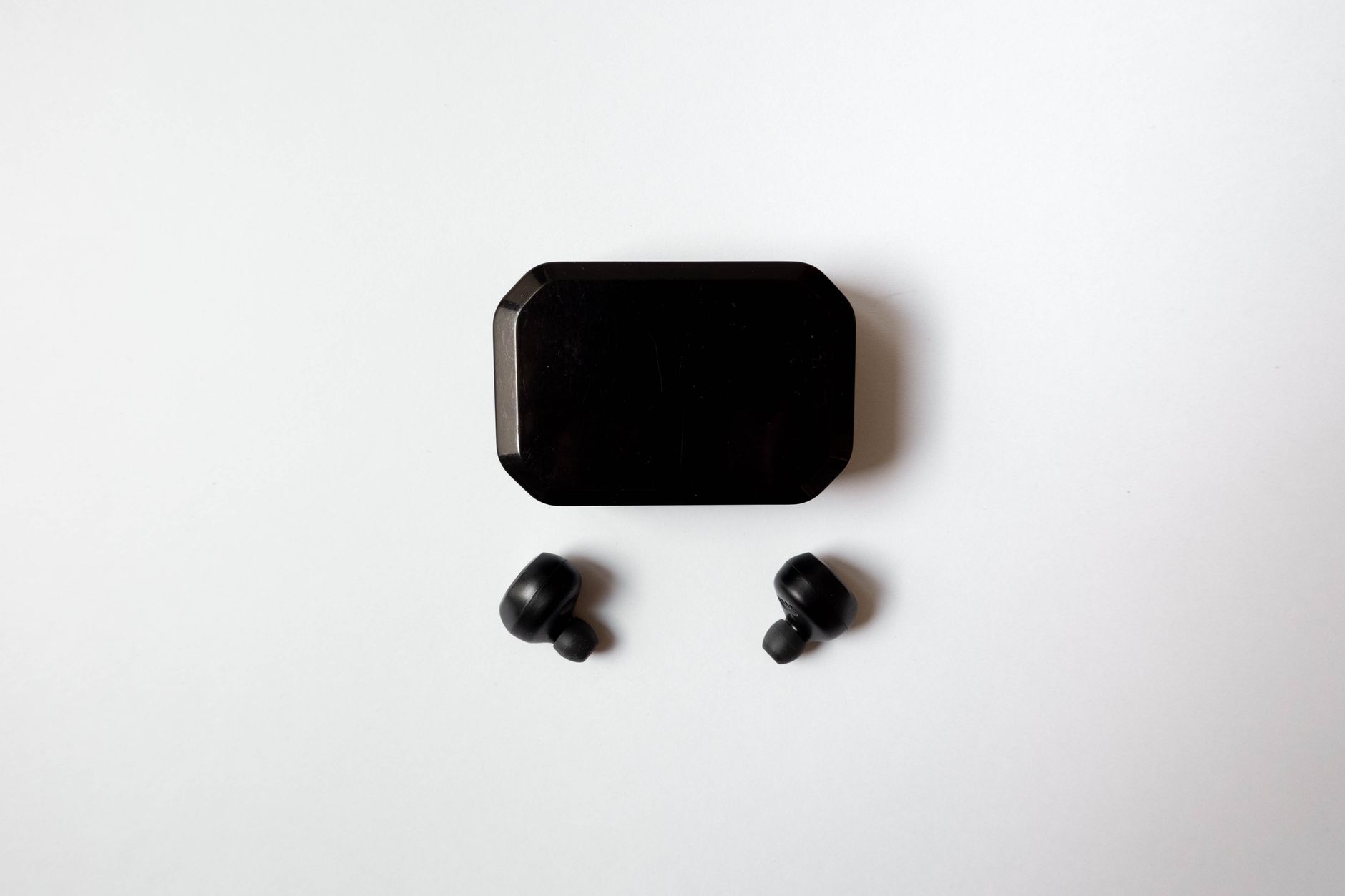 Plaud One AI earbuds can remember conversations and help get the work done afterwards.