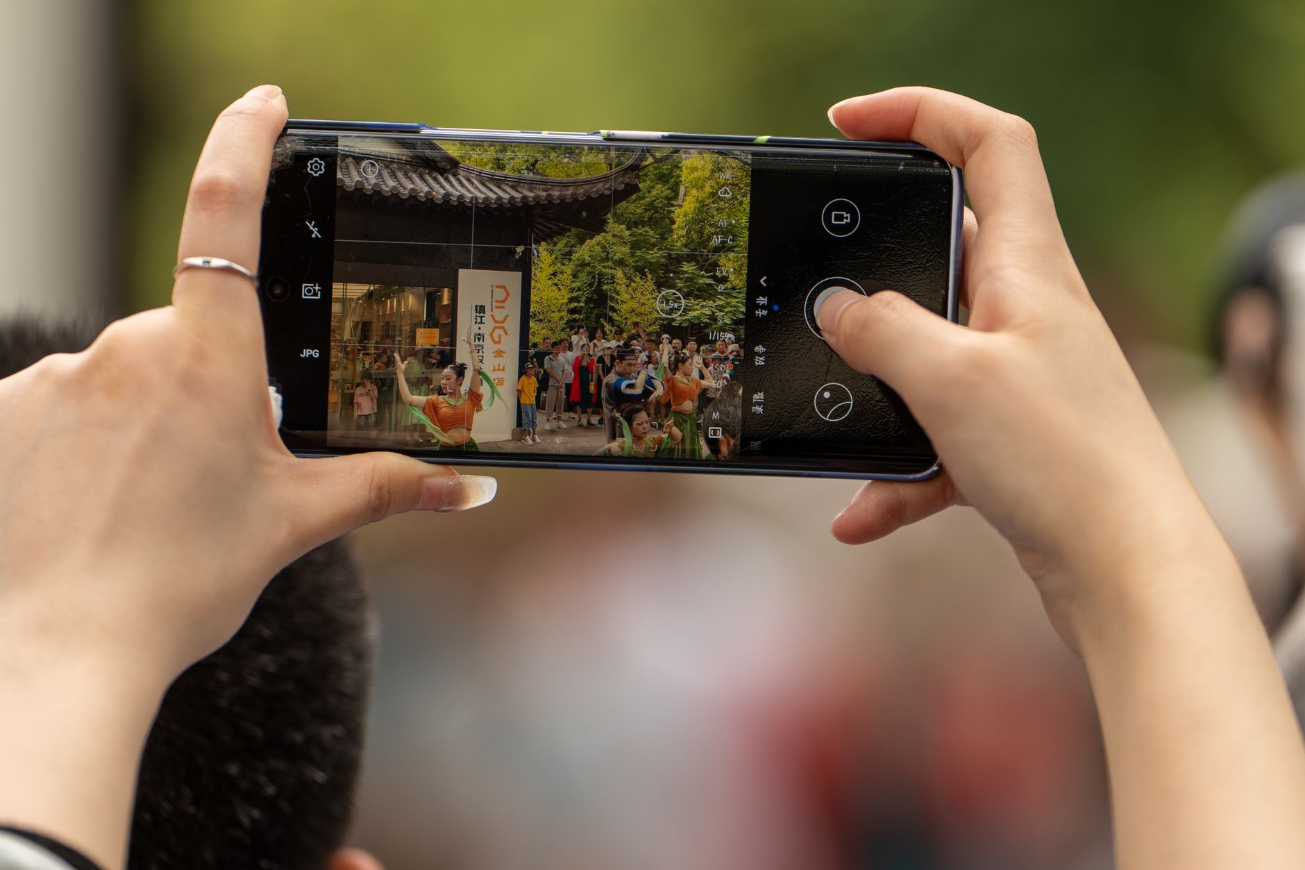 Galaxy Z Fold 8 is selling so well, Samsung is borrowing parts from the future