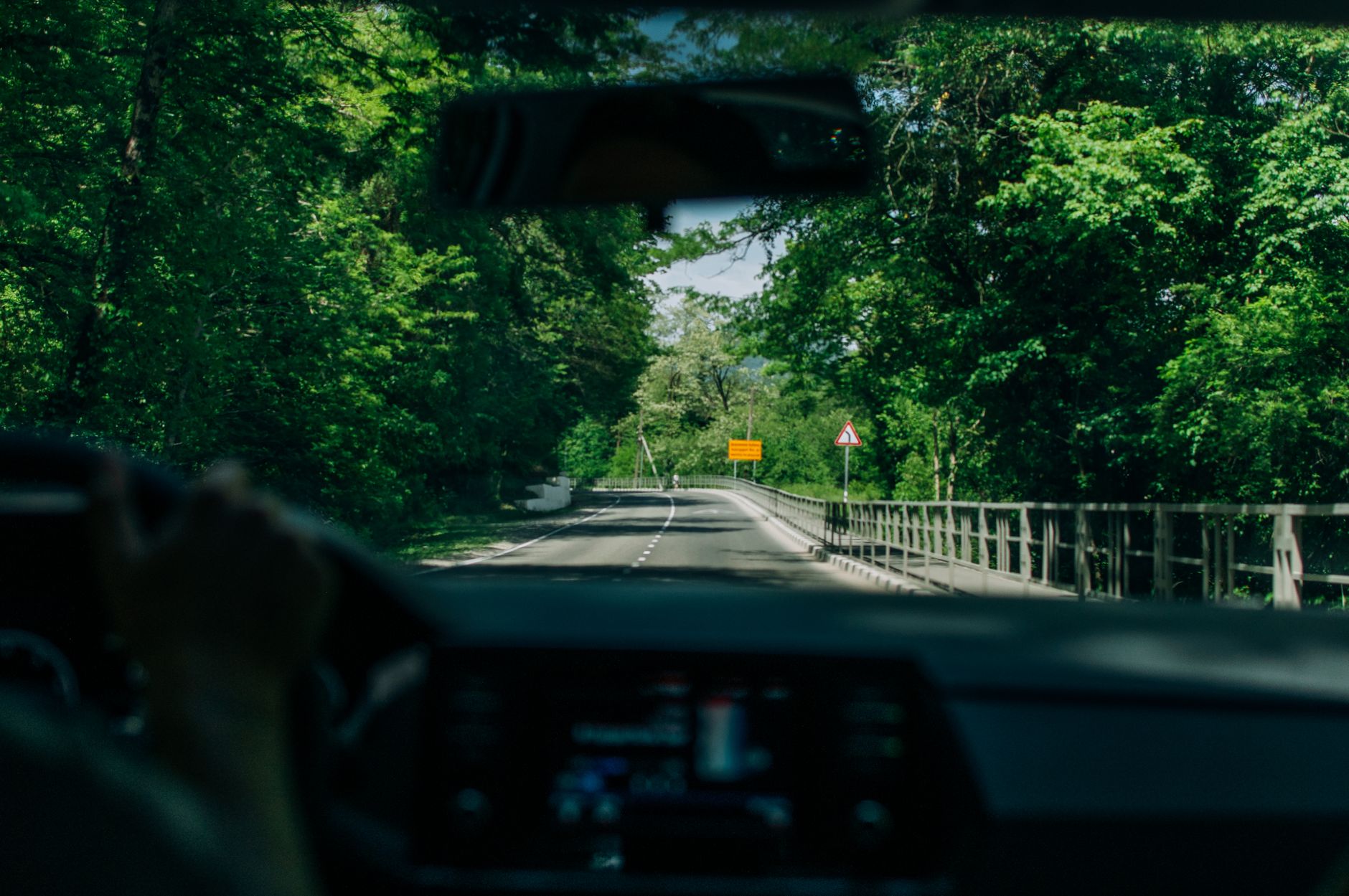 Android Auto’s unofficial video player now lets you play games in your car